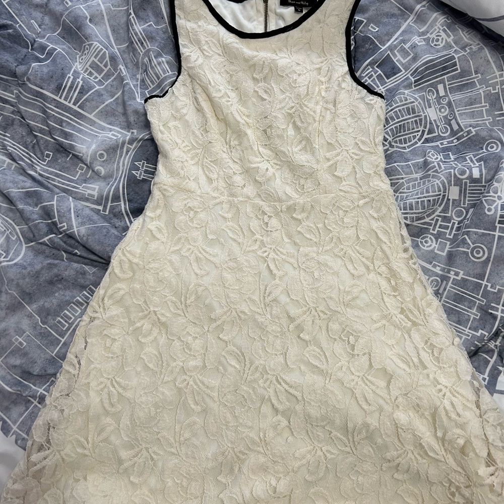 Cream Sheath Dress with Scoop Neck for Wedding Guest